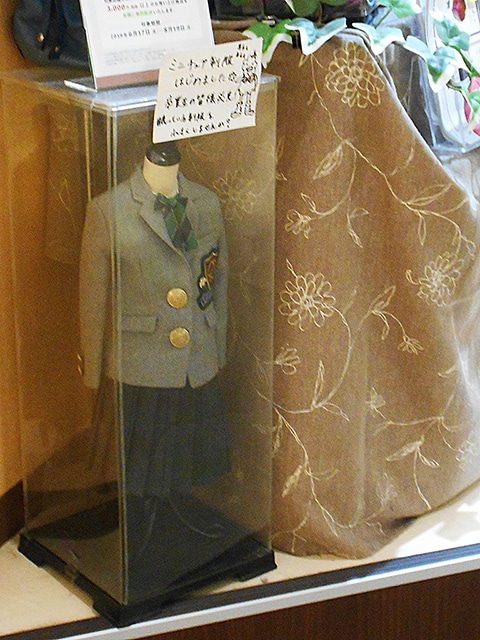 大師高校グレーの旧制服&緑リボンが JOINUS 地下街に | カナガク 大師高校グレーの旧制服&緑リボンが JOINUS 地下街に | カナガク