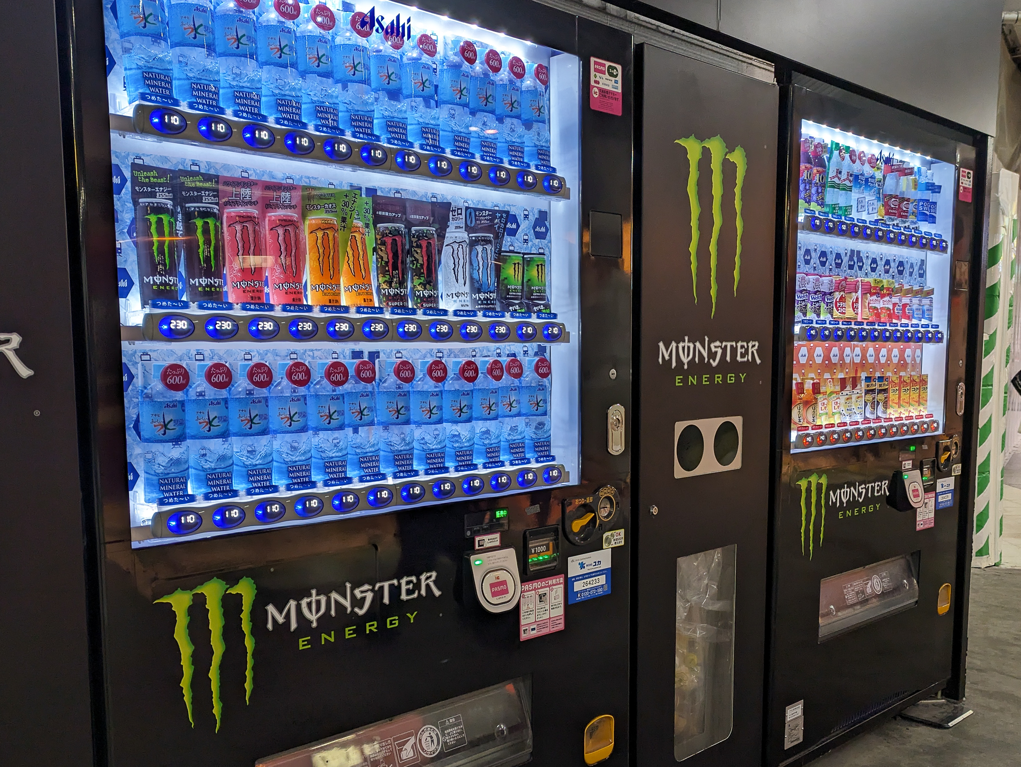 品川駅京急線ホームの魔剤府天満宮、モンエナより水が多い | カナガク